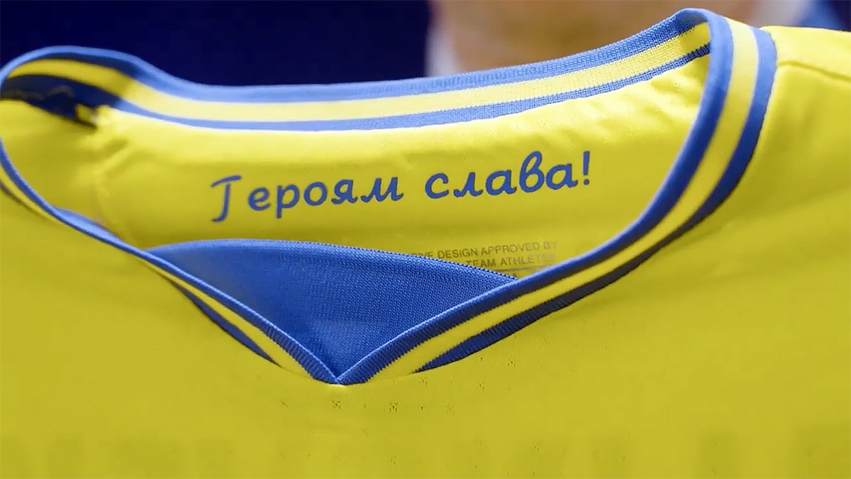В Украине каждый футбольный клуб обязали нанести на форму слоганы «Слава Украине» и «Героям Слава»