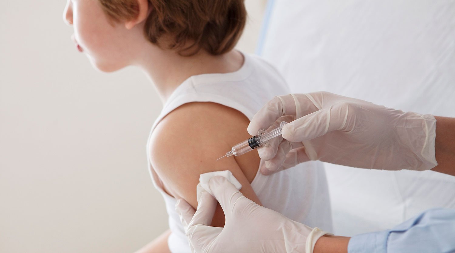 В Украине разрешили вакцинировать детей