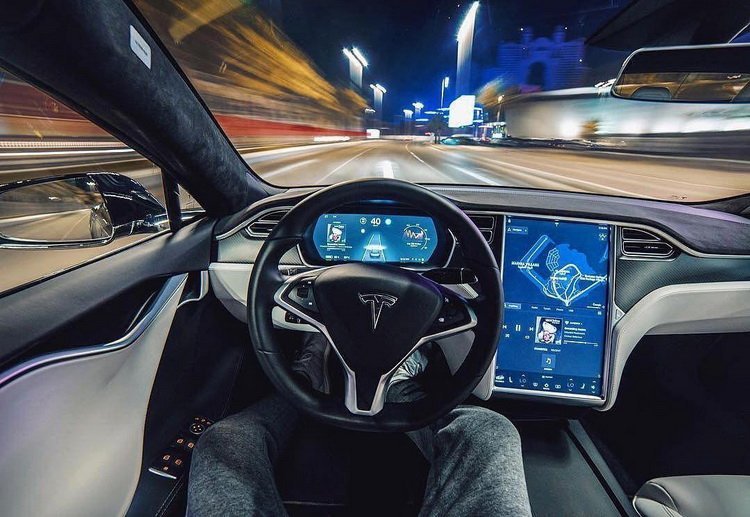 Tesla повноцінно запустила підписку на повний автопілот за 200 доларів на місяць