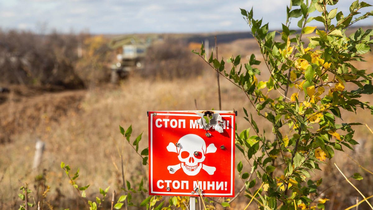 На Донбассе украинский боец подорвался на мине: что известно о его состоянии
