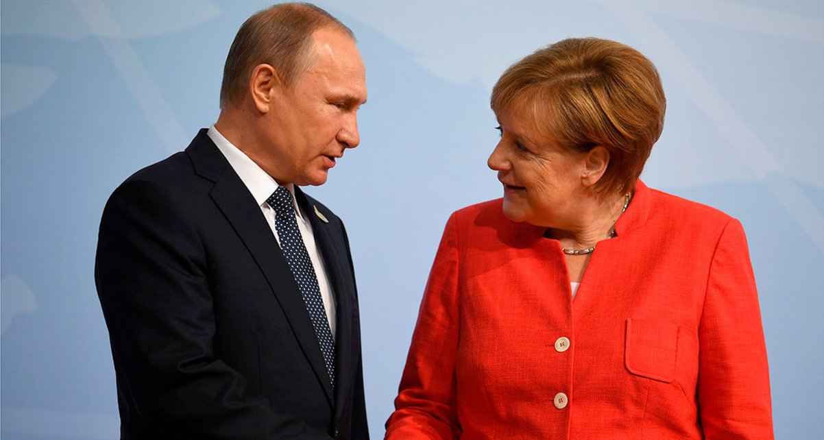 Меркель и Путин по телефону обсудили транзит газа через Украину и «Северный поток-2»