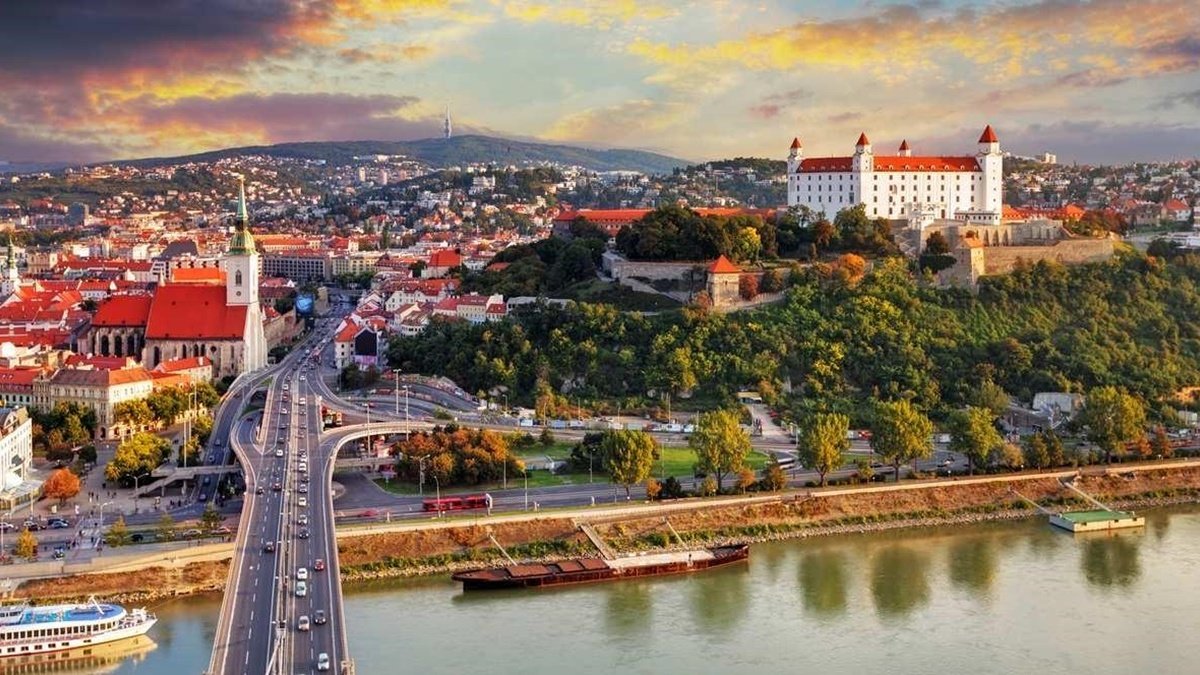 Словаччина відкриває кордони для вакцинованих українців