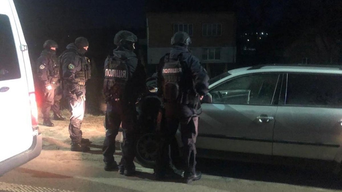 Поили и выбрасывали на обочине: во Львовской области банда грабила пассажиров рейсовых автобусов