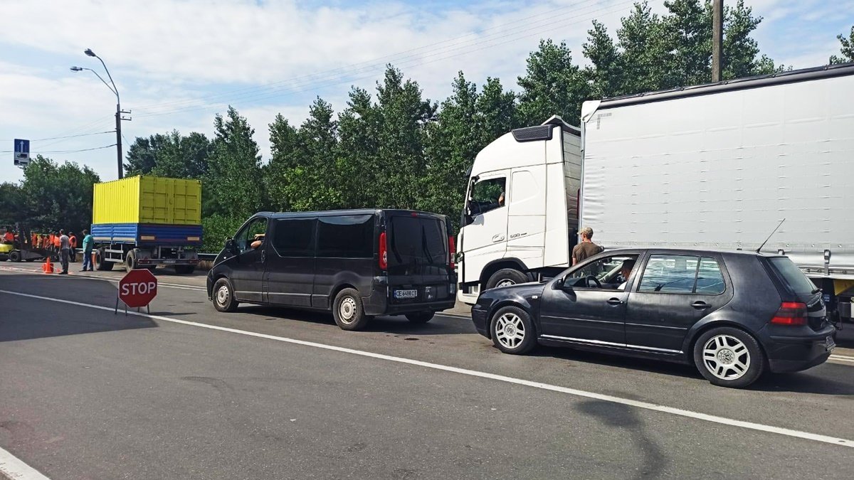 На границе Венгрии и Украины ограничат движение транспорта