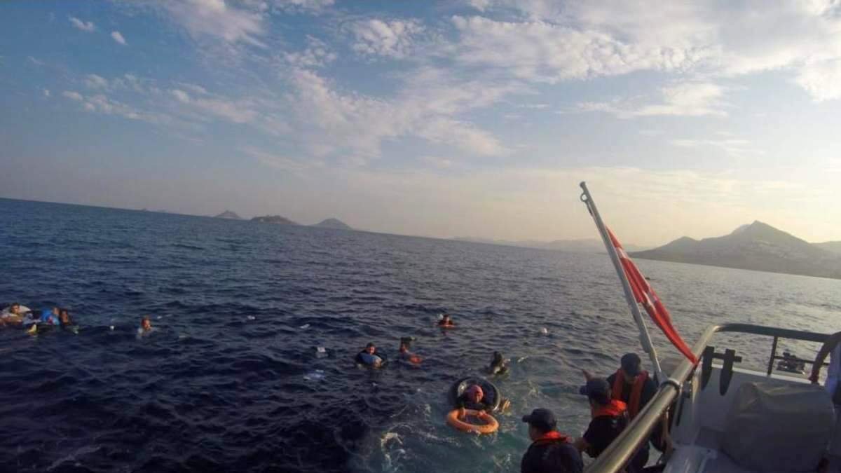 В Турции затонула лодка с 45 мигрантами на борту: восемь из них числятся пропавшими без вести
