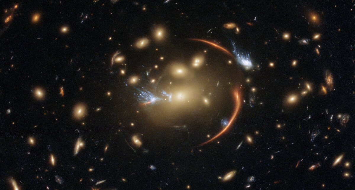 У NASA відкрили ефект "дзеркала" в космосі, який відтворює вигляд далеких галактик