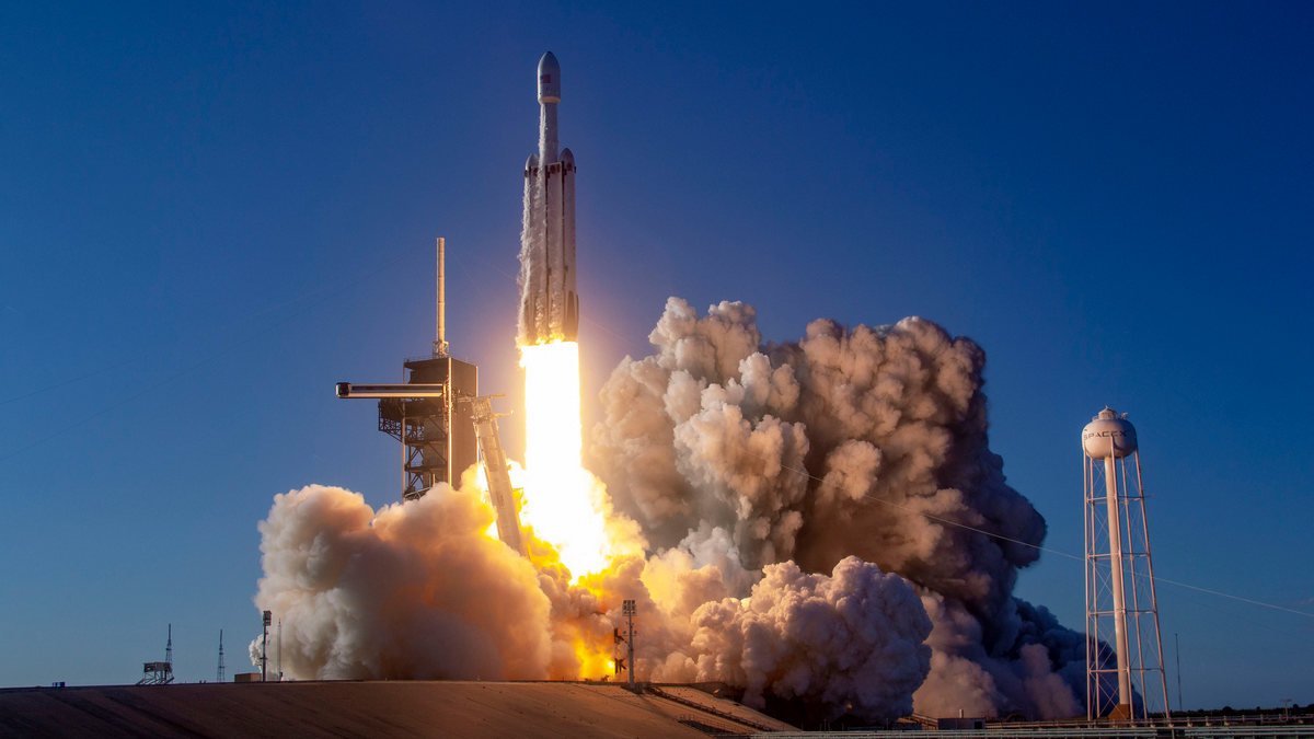 NASA выбрало ракету Falcon Heavy вместо SLS для запуска станции Europa Clipper