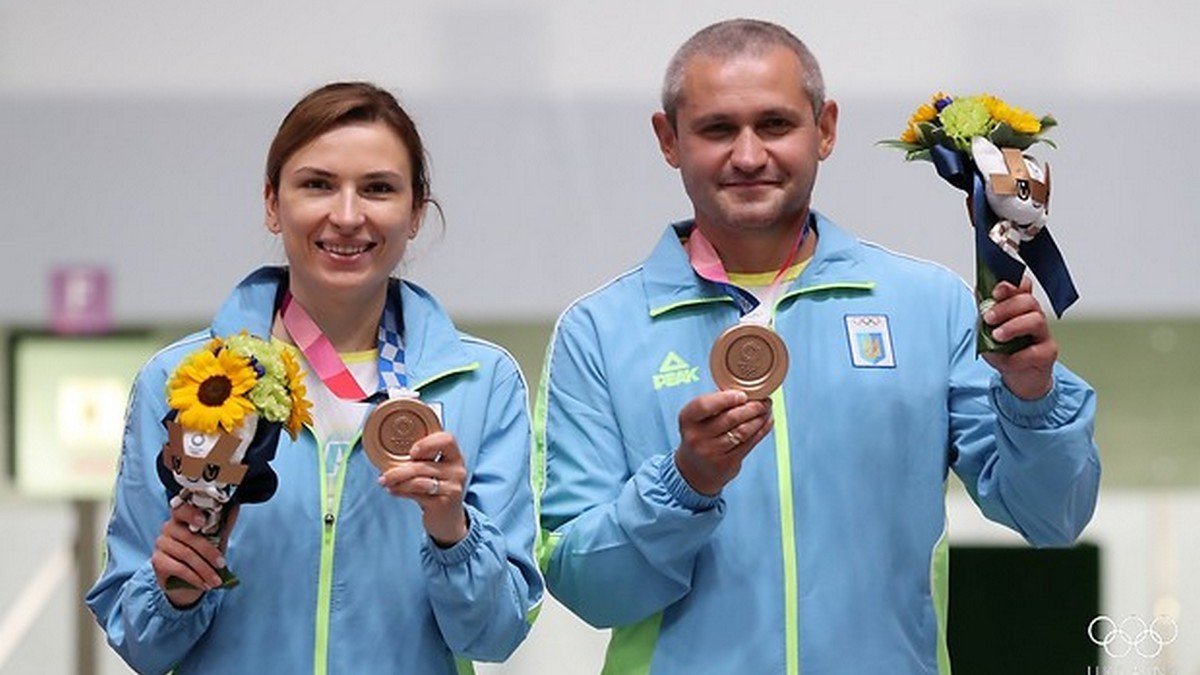 Третья медаль: Костевич и Омельчук завоевали бронзу в стрельбе на Олимпиаде в Токио