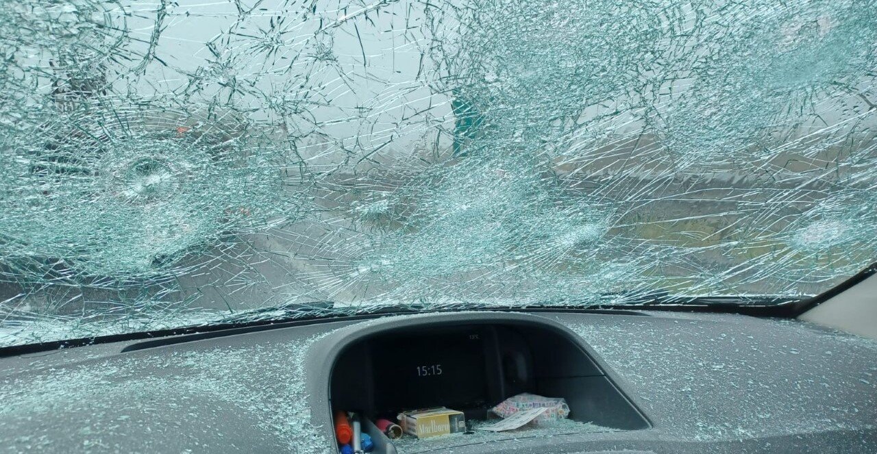 В Италии выпал град с кулак: лёд побил авто, пострадали люди