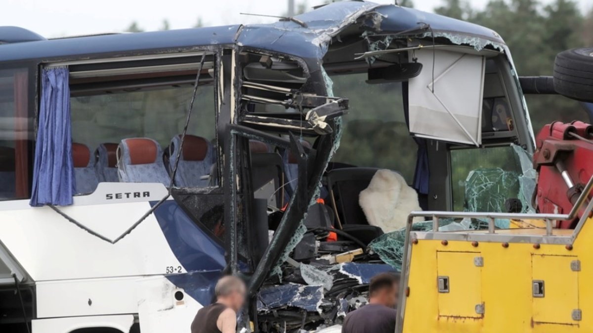 В Польше автобус с детьми, которые возвращались из лагеря, столкнулся с грузовиком: 13 пострадавших