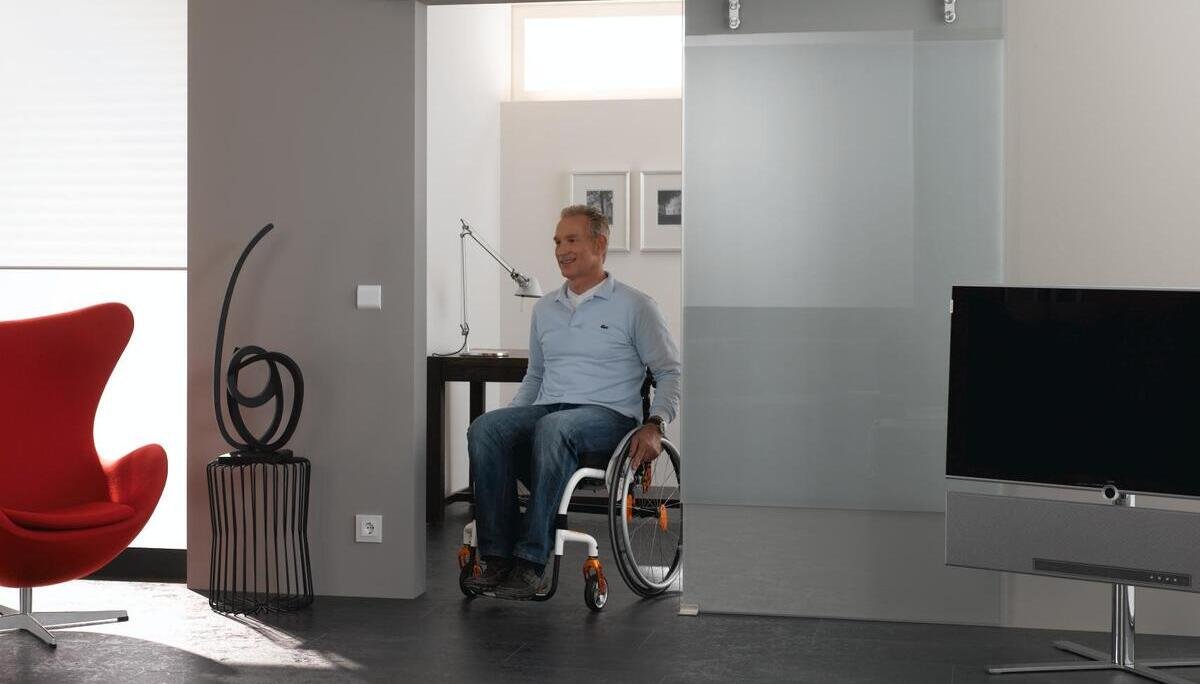 Зеленський підписав закон про заміну житла для людей з інвалідністю: на відповідне їхнім потребам
