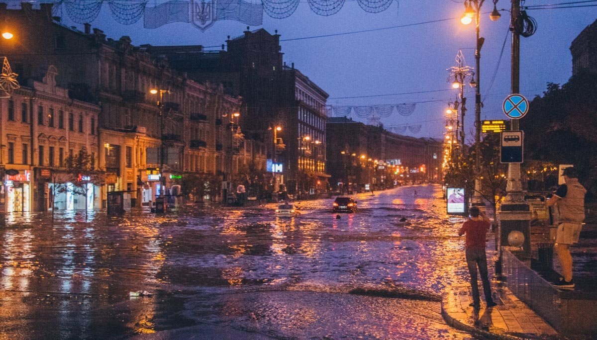 На Киев надвигается гроза: синоптики предупредили жителей столицы о возможном шквале и граде