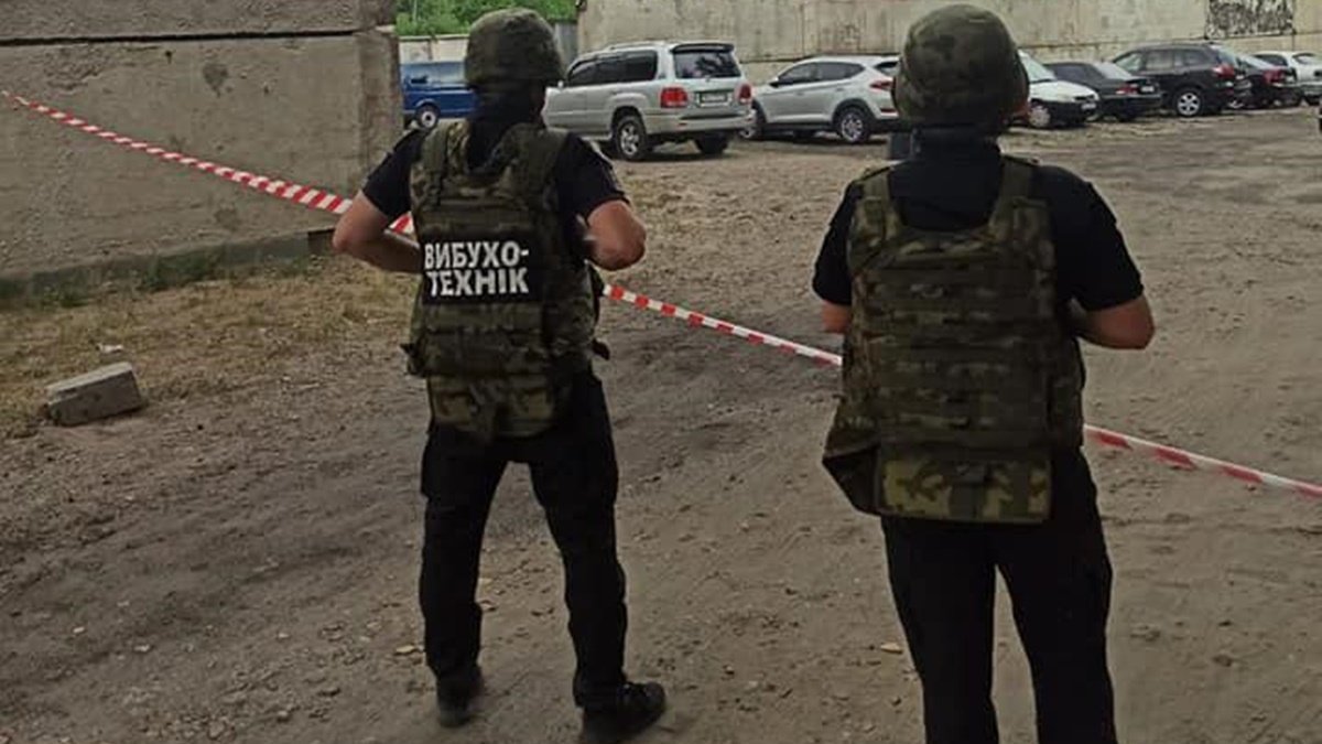 У Луганській області під службовим автомобілем СБУ знайшли вибухівку