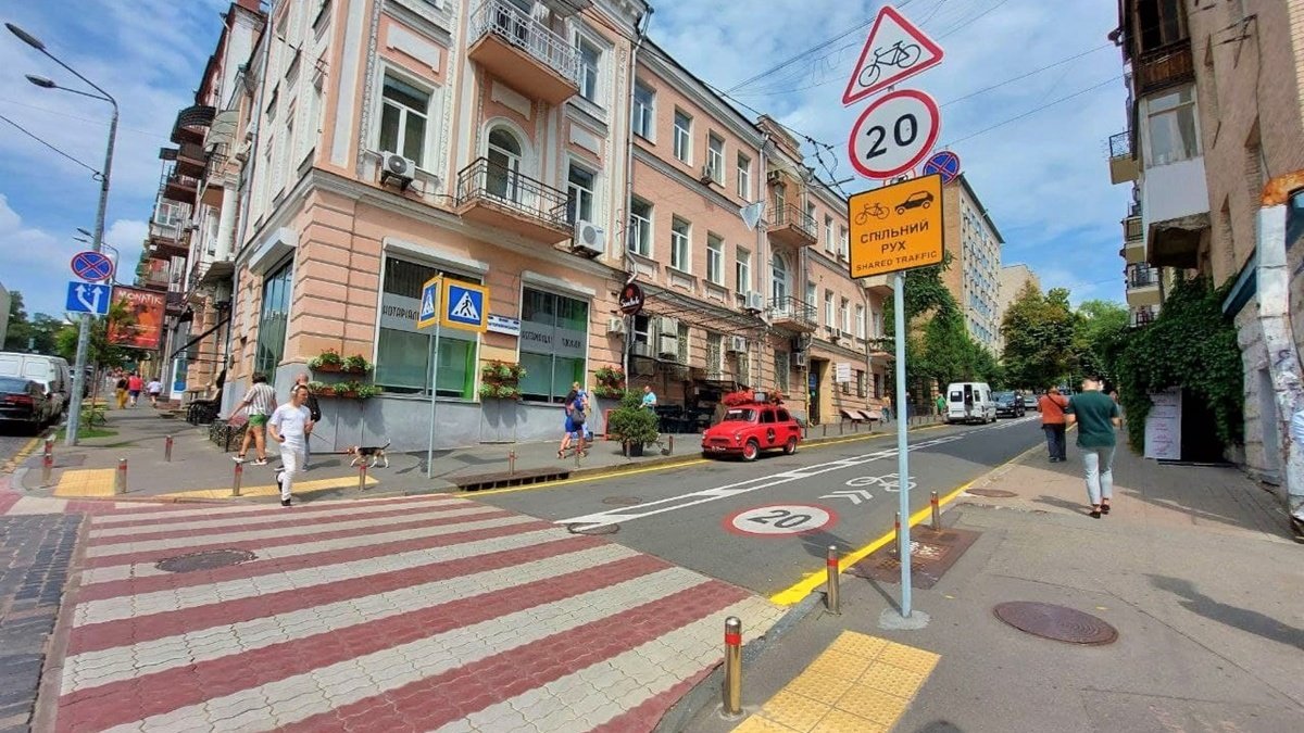 В Киеве на одной из улиц ограничили скорость до 20 км/ч