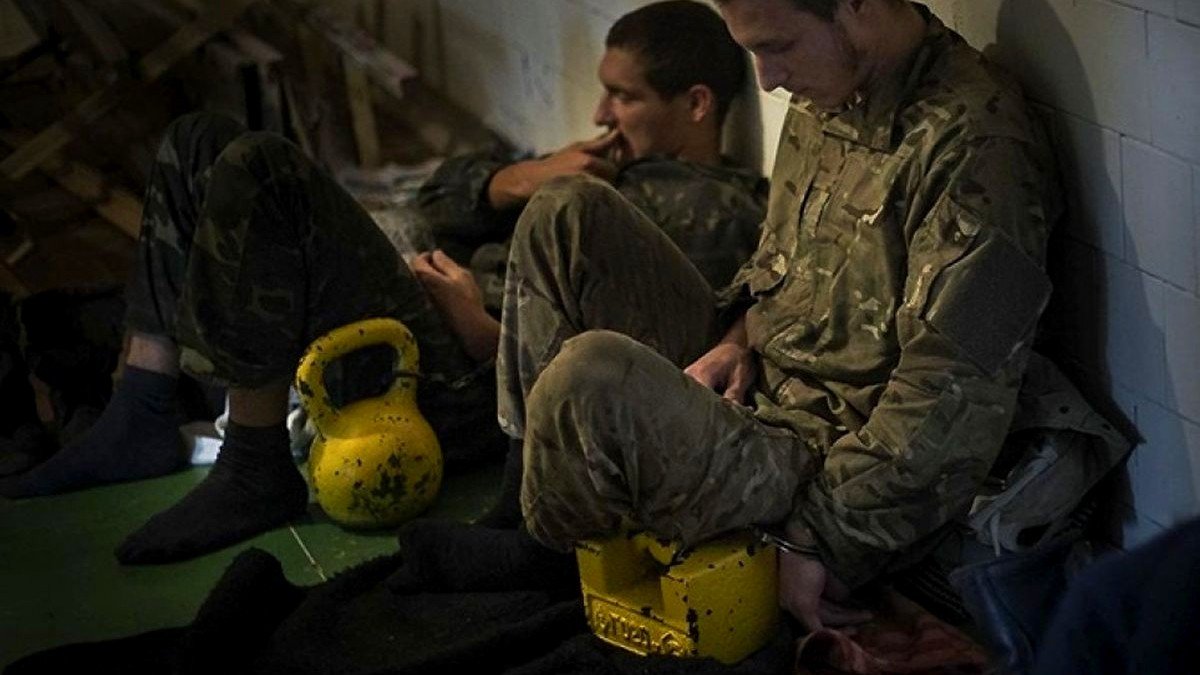 Бив ногами й палицею: бойовика "ДНР" підозрюють у катуваннях українських військових, взятих у полон біля Іловайська