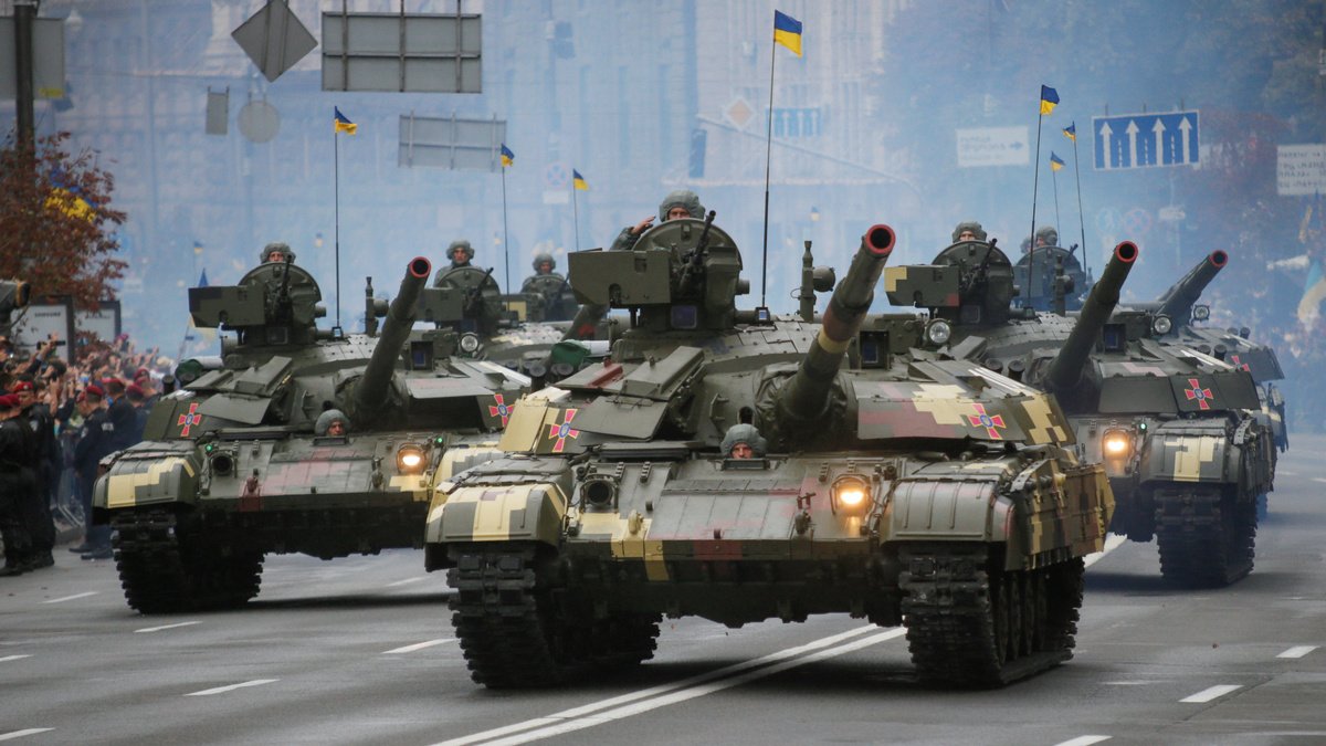 До параду на День Незалежності Міноборони України закупить "взуття" для танків на 11 мільйонів