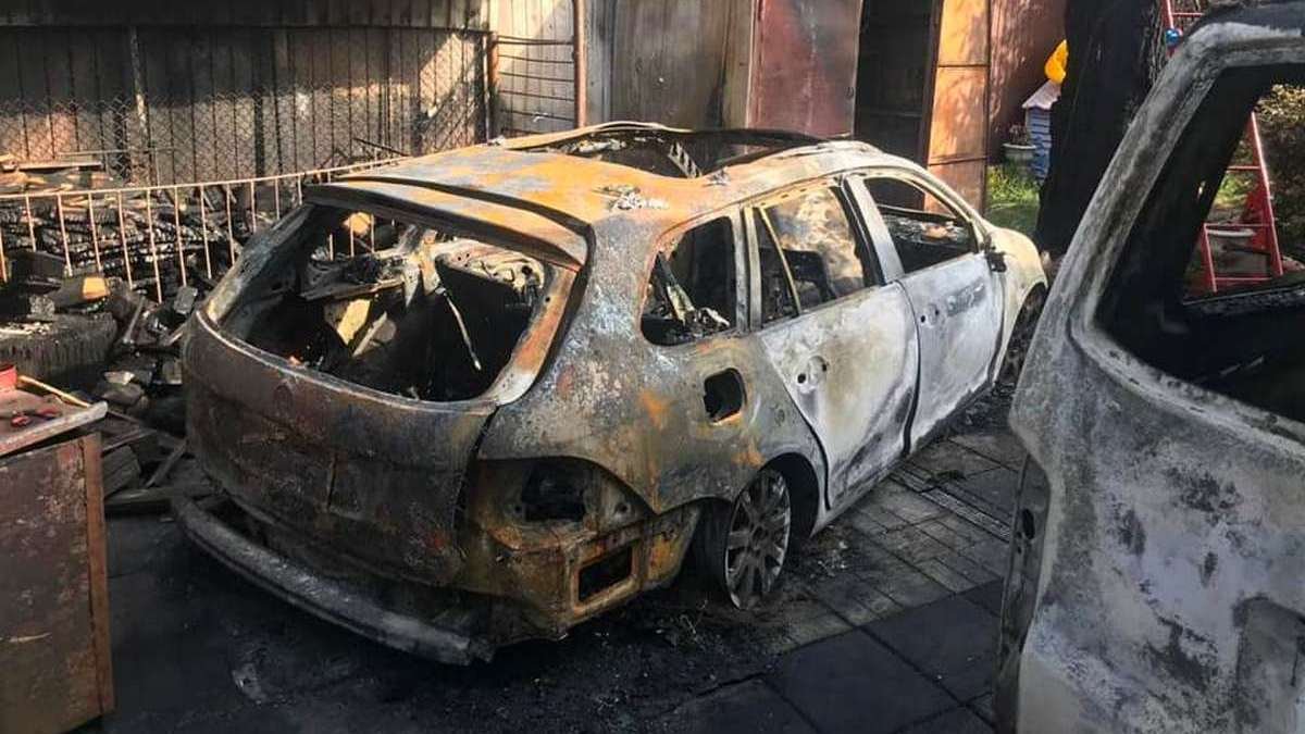 Под Киевом мужчина поссорился со знакомым и решил сжечь ему машину. Сгорели два автомобиля и гараж