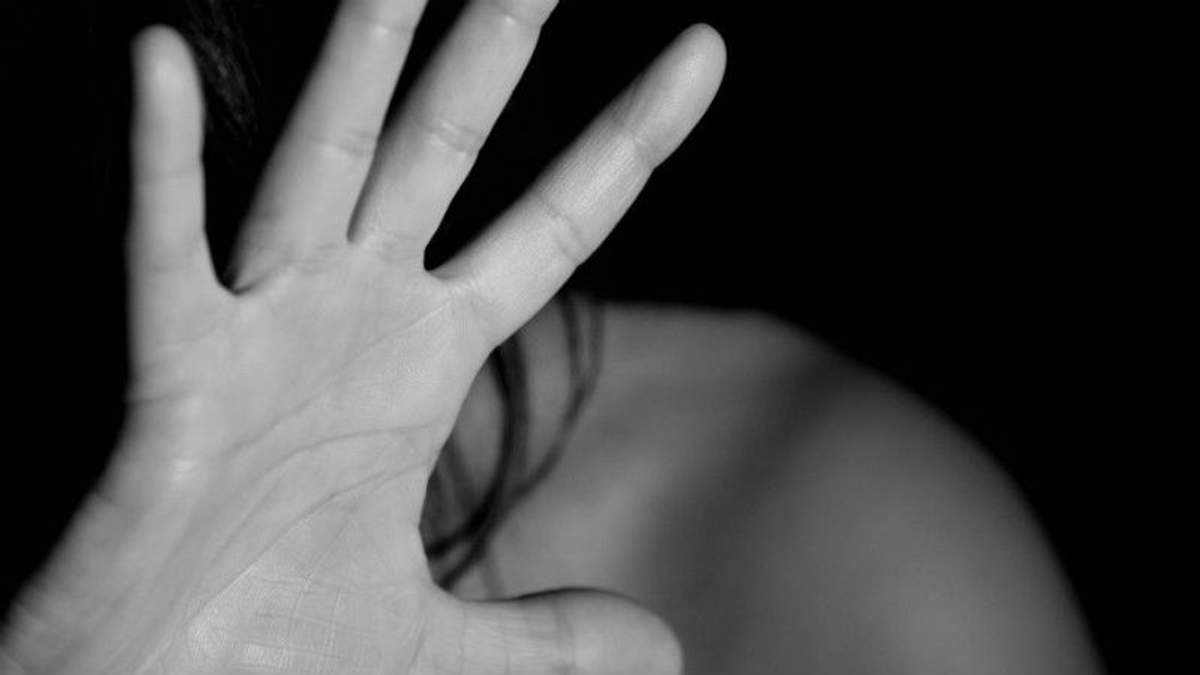 У Сумській області чоловік видав себе за поліцейського і зґвалтував 14-річну дівчинку