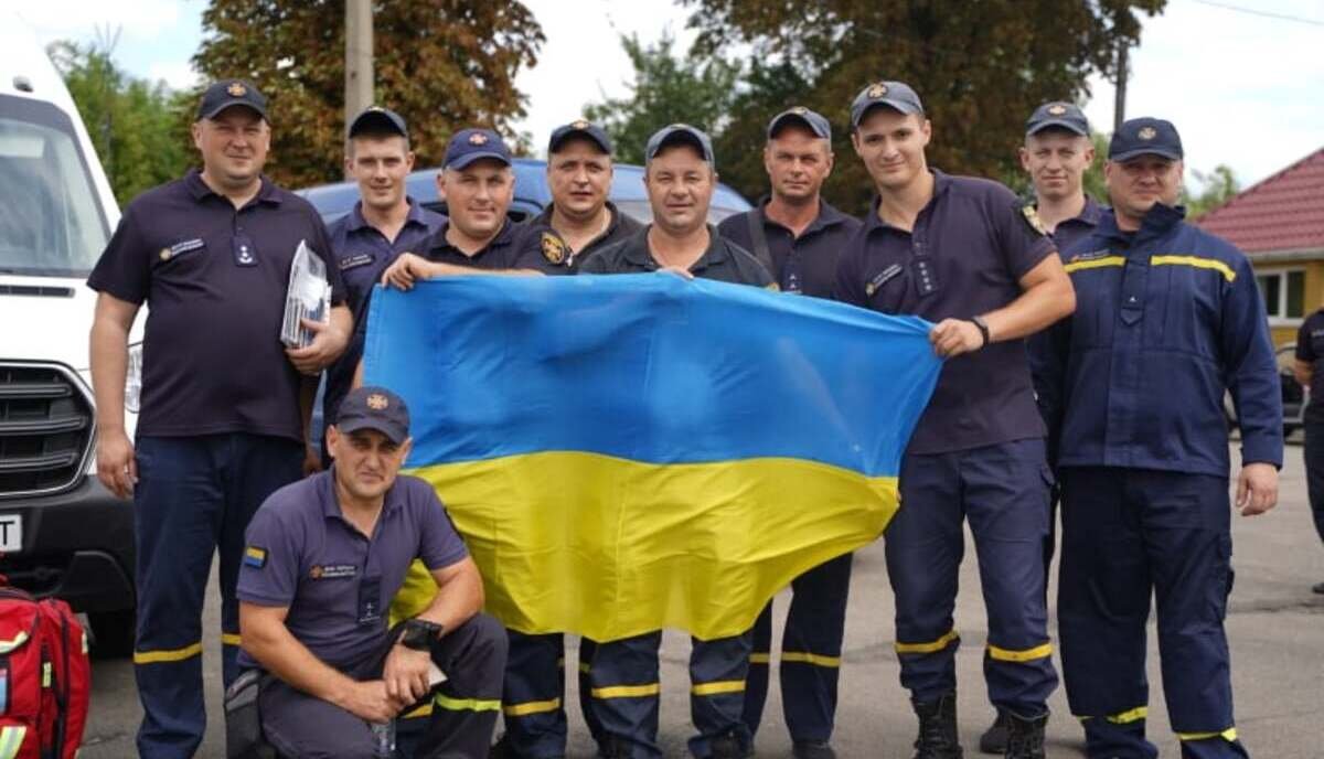 Сотня украинских спасателей прибыла в Грецию для помощи в тушении лесных пожаров