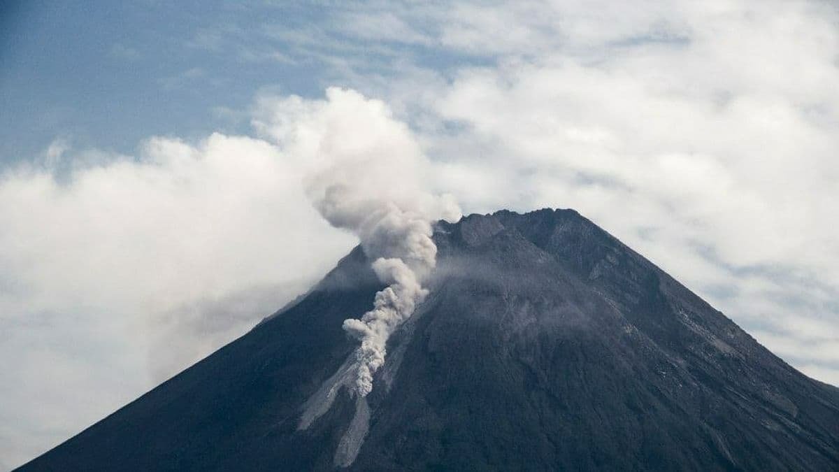В Индонезии снова активизировался вулкан Мерапи