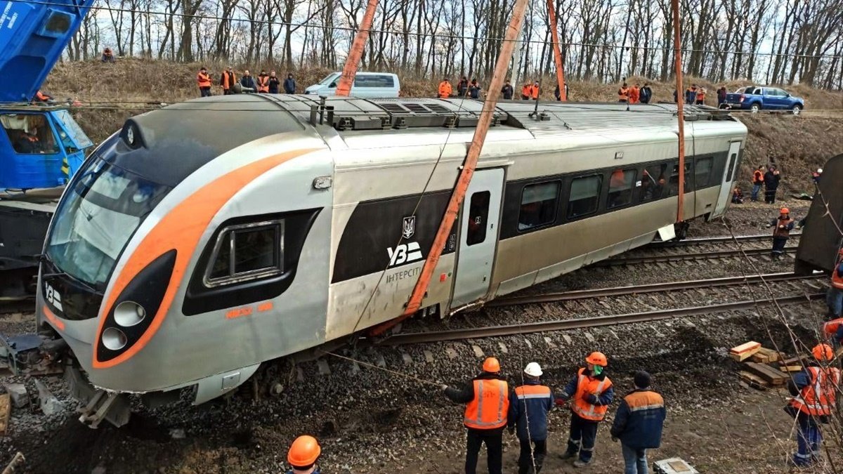 УЗ отремонтировала скоростной поезд, который сошёл с рельсов в марте под Запорожьем