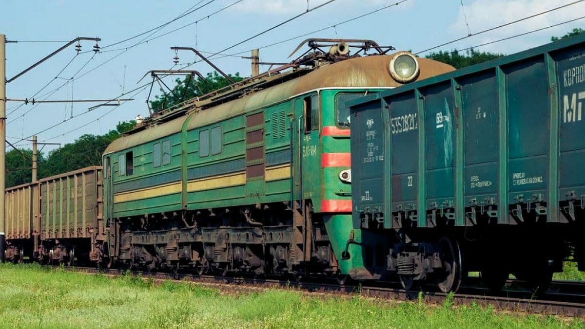 В Харьковской области 16-летняя девушка делала селфи на вагоне поезда: её ударило током