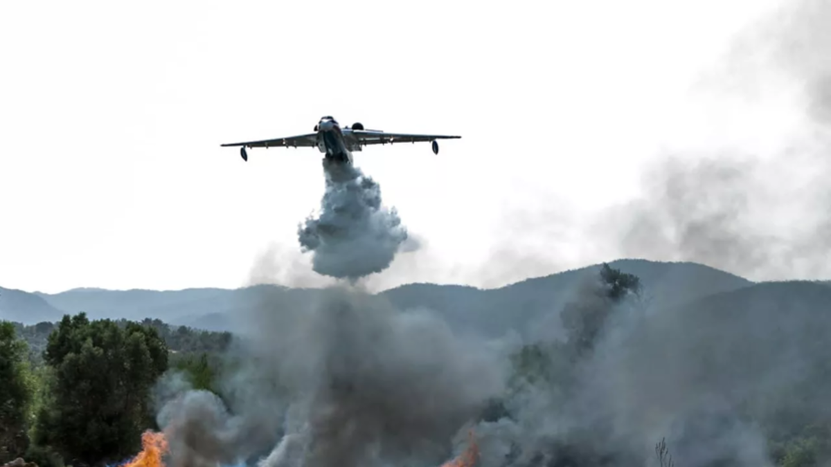 В Турции разбился российский пожарный самолет-амфибия, способный взять на борт 12 тонн воды