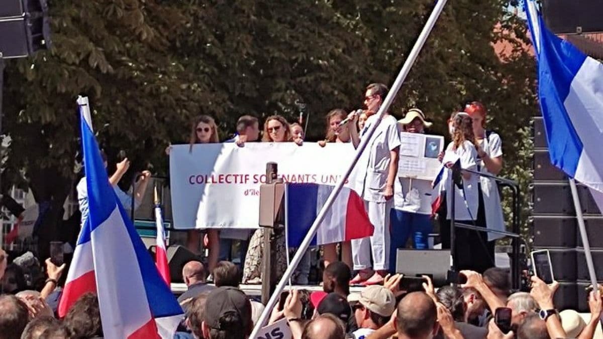 У Франції на протести проти COVID-сертифікатів вийшли 215 тисяч осіб