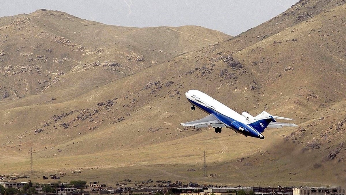 Самолеты начали облетать Афганистан из-за захвата власти талибами