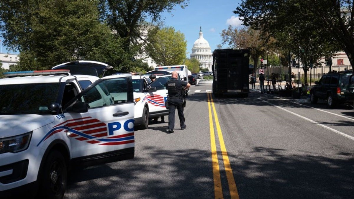 В Вашингтоне мужчина угрожал взорвать бомбу возле Капитолия