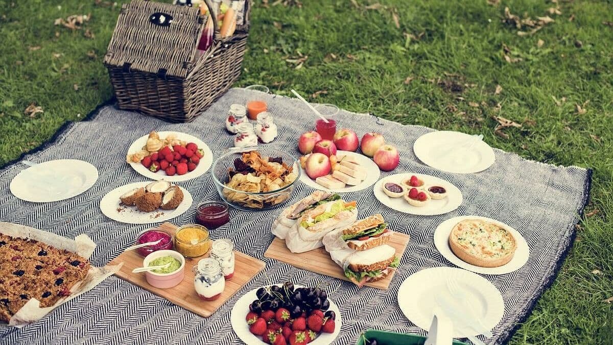 Що взяти на пікнік: прості рецепти закусок