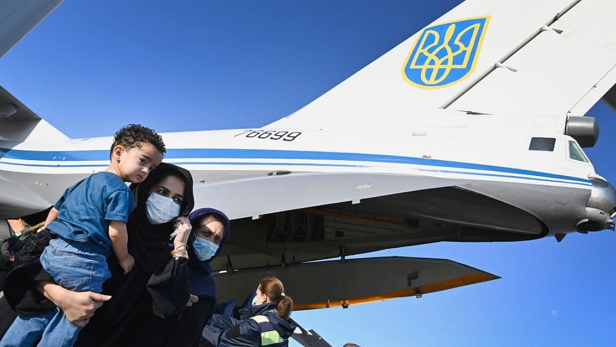 В Киев прибыл самолёт с эвакуированными людьми из Афганистана
