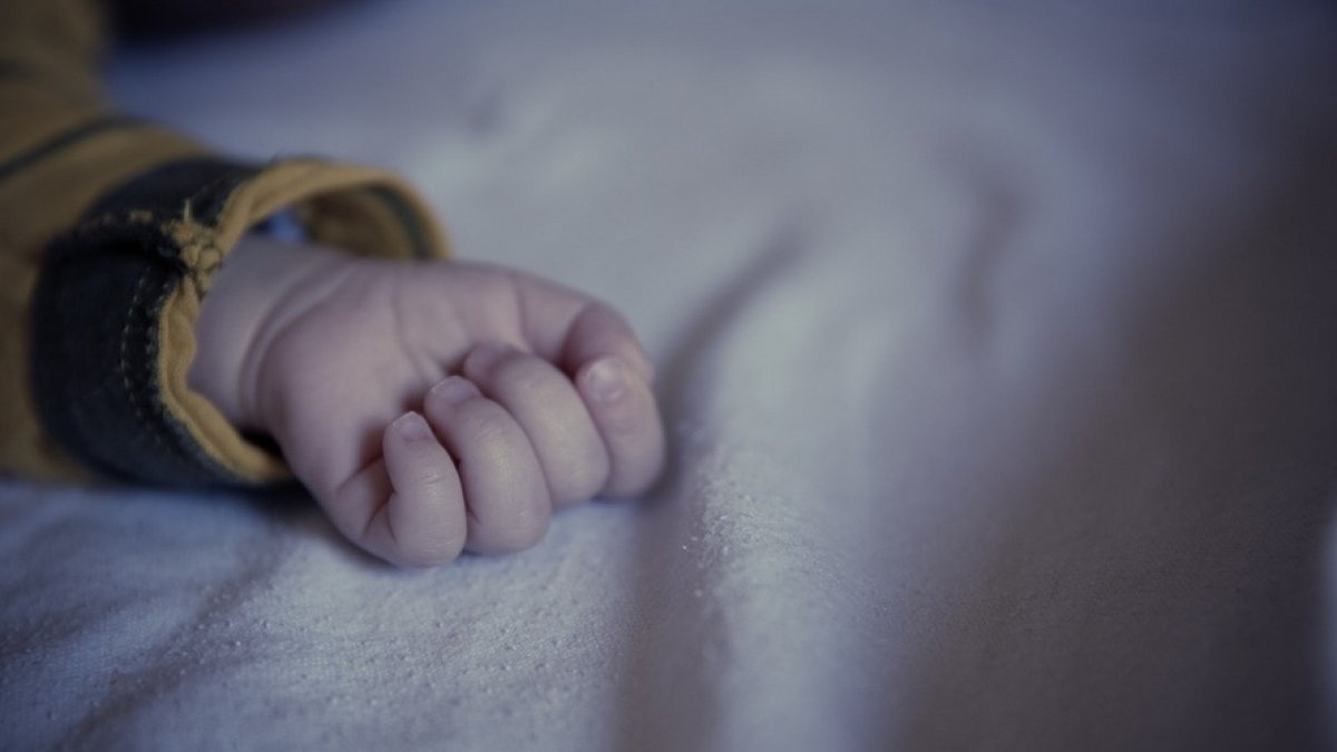 В Запорожье в роддоме новорождённую девочку слишком долго держали на электрическом коврике: у ребёнка ожоги