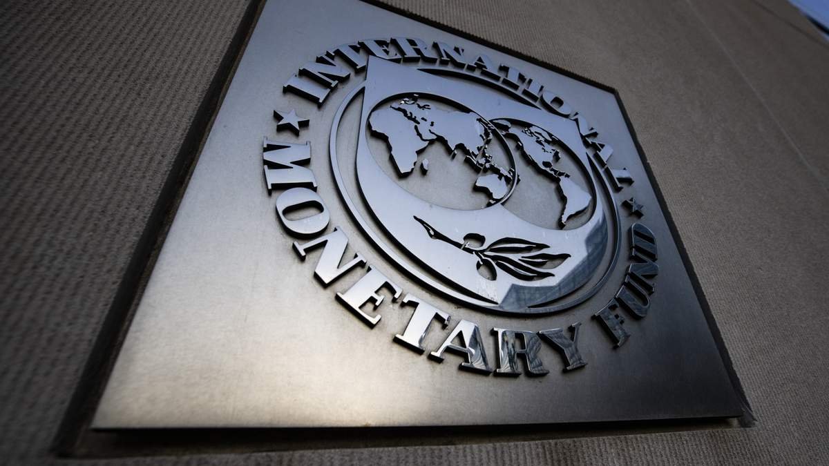 Мінфін обговорює з МВФ продовження програми для України на півроку
