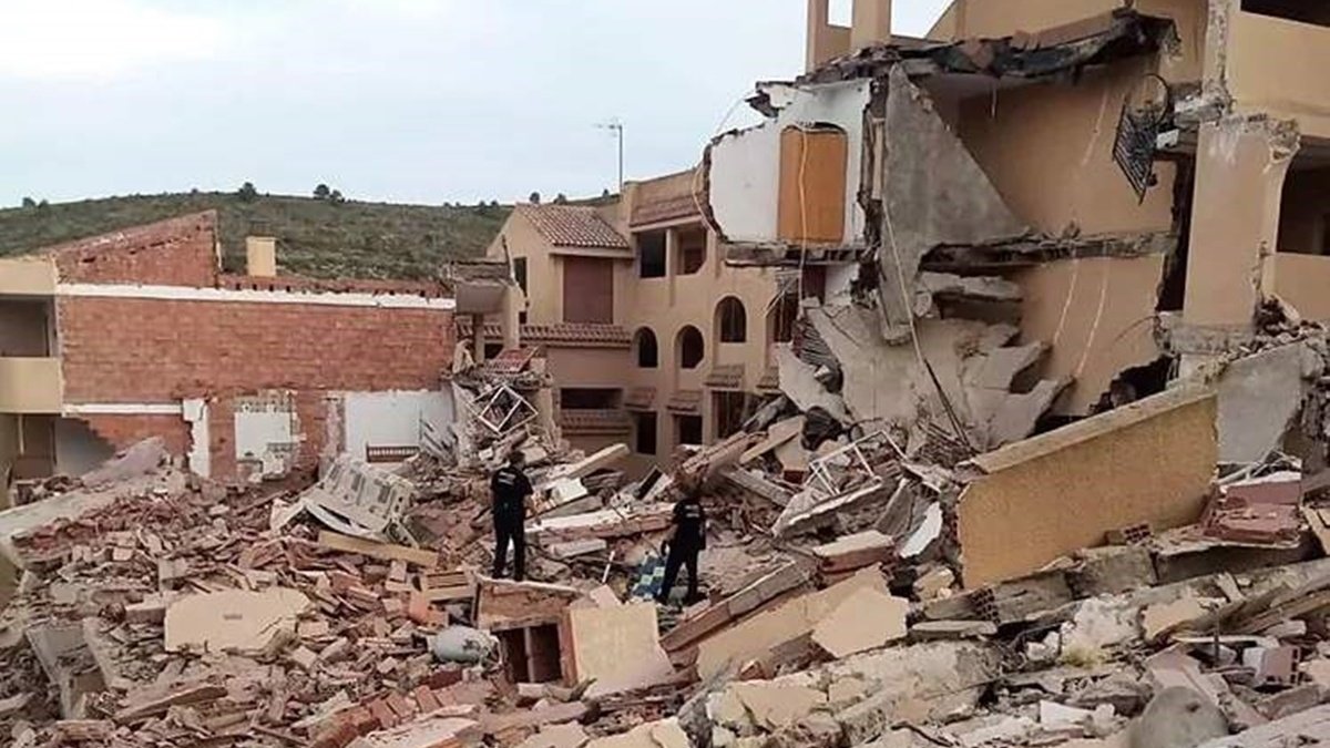 В Іспанії обвалився триповерховий будинок: під завалами шукають людей