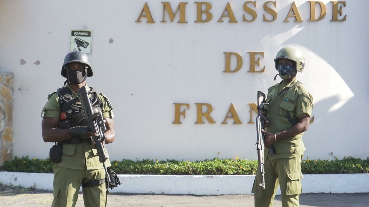 В Танзании возле посольства Франции мужчина открыл огонь: четыре человека погибли, ещё шесть раненых