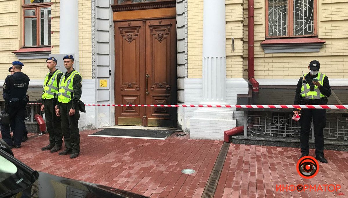 В Киеве задержали подозреваемого в поджоге офиса омбудсмена Денисовой: фото, видео