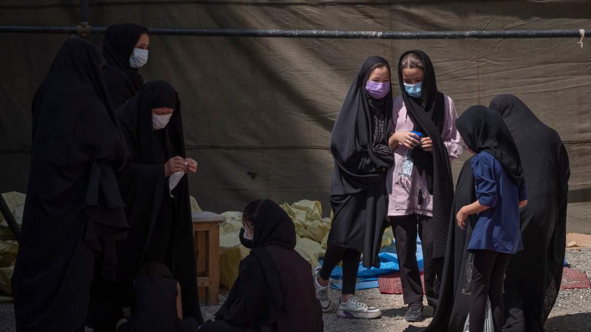 Франция эвакуировала из Афганистана более 300 человек, среди них – афганцы и граждане стран ЕС