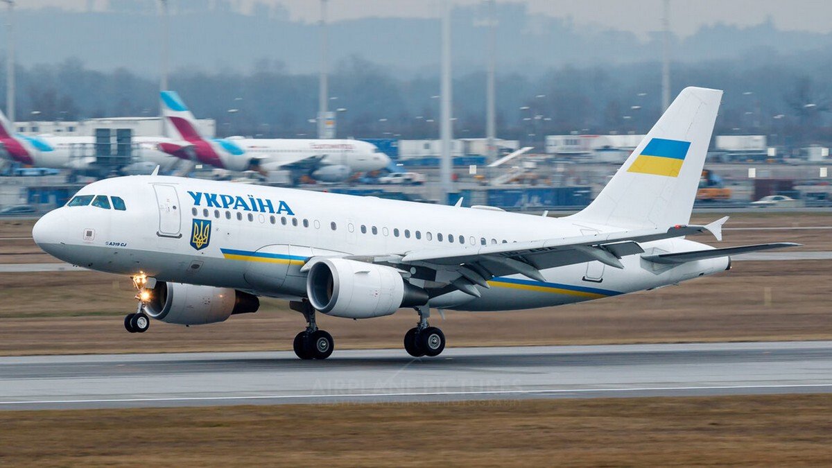 Самолёт Зеленского не смог сесть в Кишинёве из-за сильного тумана. Борт направили в Одессу