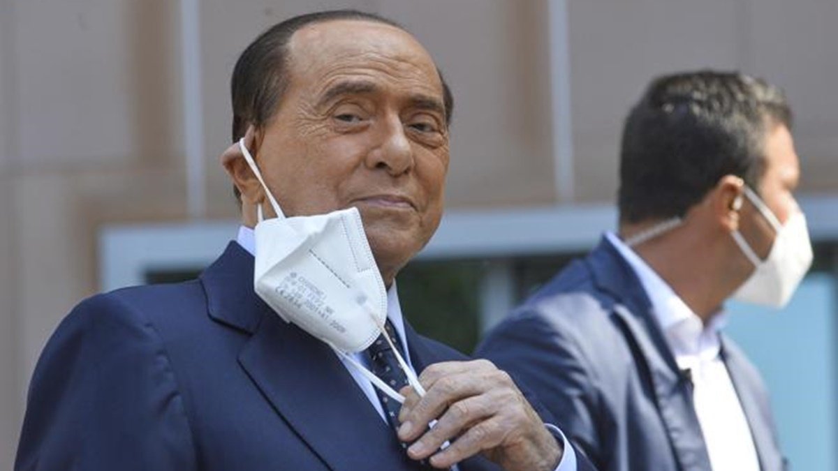 Бывшего премьер-министра Италии Берлускони госпитализировали после перенесенного COVID-19