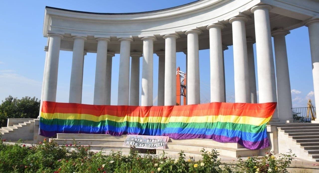 ЛГБТ-прайд в Одессе закончился задержанием полусотни противников марша и травмами полицейских