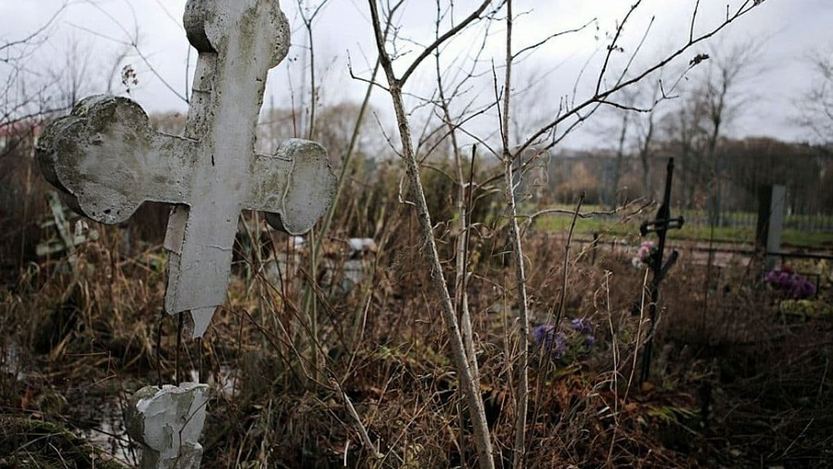 В Ивано-Франковской области подростки разгромили могилы и сняли это на видео: полиция открыла дело