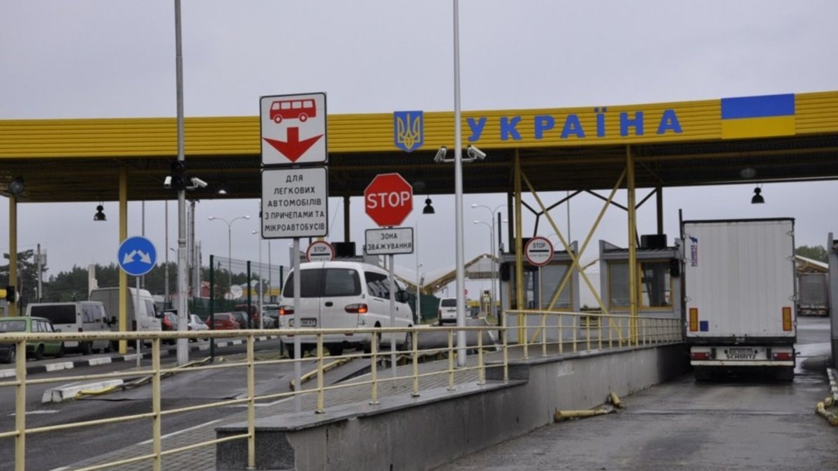 Украина с 1 сентября запрещает въезд автомобилям без номеров из Приднестровья