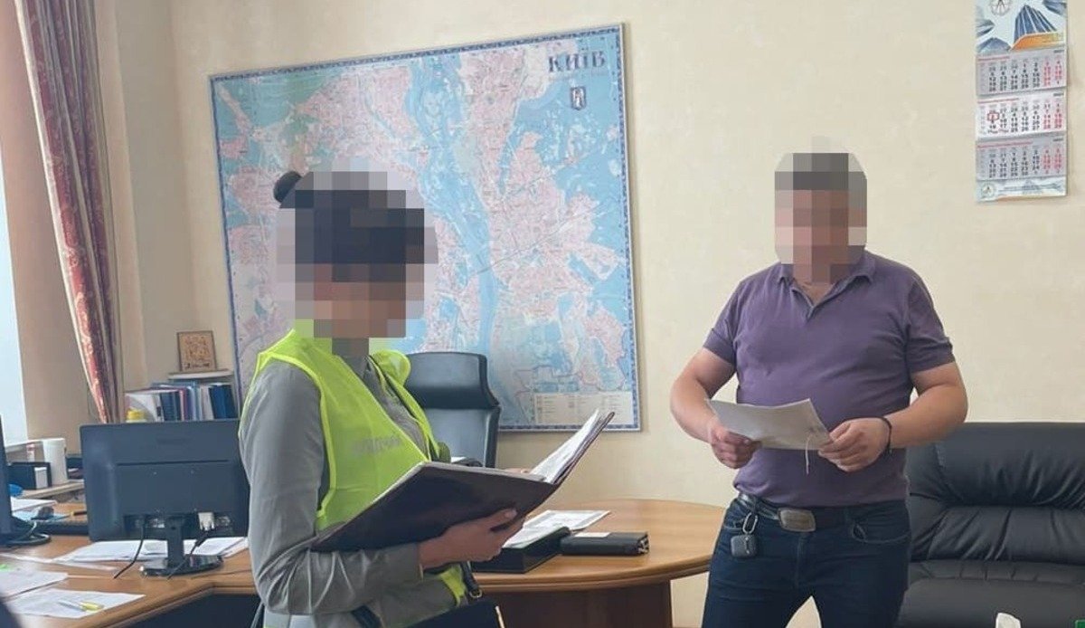 У Києві йдуть обшуки в КП «Київжитлоспецексплуатація»: підозрюють розкрадання на ремонті під'їздів