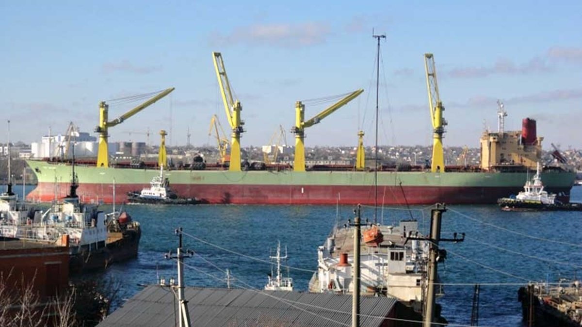 Иностранное судно сливало нечистоты в акватории порта «Южный»: ущерб на 21 тысячу долларов