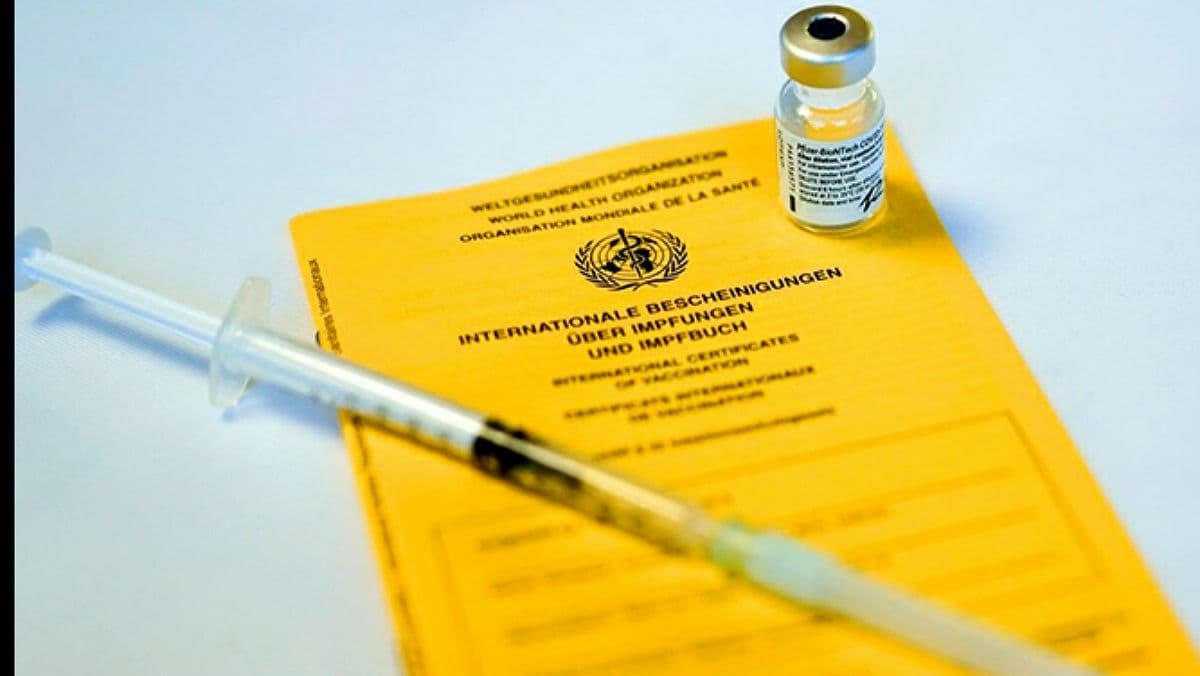 У Греції 10 центрів COVID-вакцинації видавали підроблені сертифікати