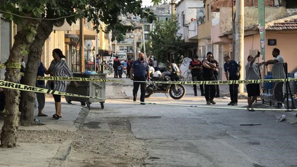 В турецком Измире во время стрельбы пострадали 12 человек, в том числе 6 детей
