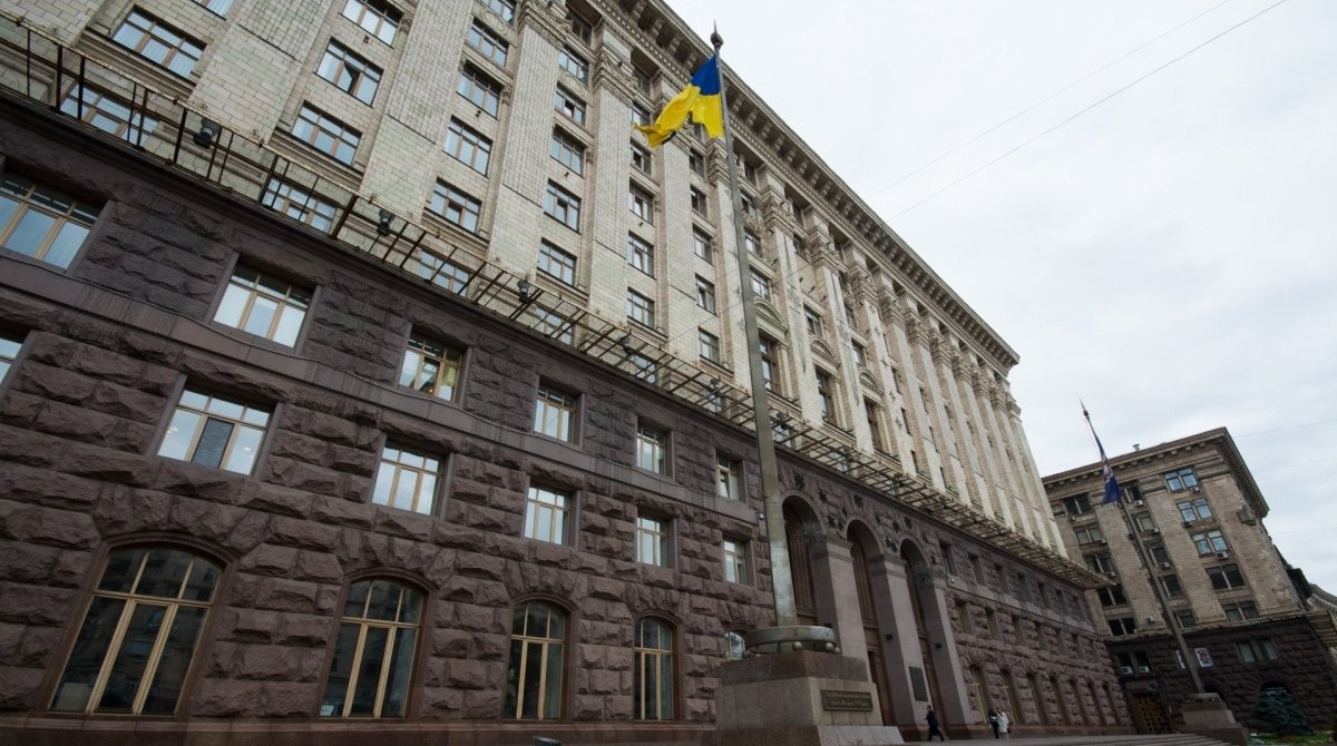 В КГГА снова проходят обыски. На этот раз из-за незаконной аренды коммунальной земли в центре Киева
