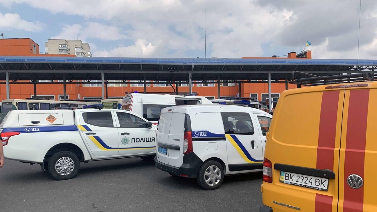 В Ровно «заминировали» автовокзал: пассажиров и работников эвакуировали
