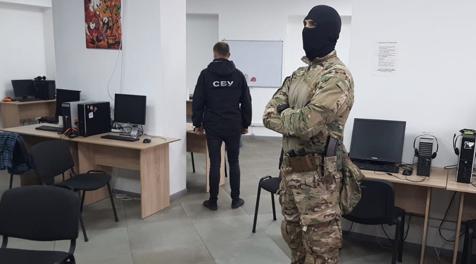 Обдурили людей на десятки мільйонів гривень: у Сумській області викрили шахрайські колл-центри